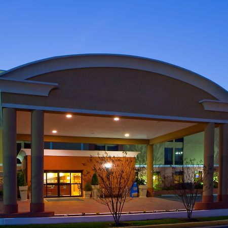 Holiday Inn Express Fairfax-Arlington Boulevard By Ihg Exterior foto