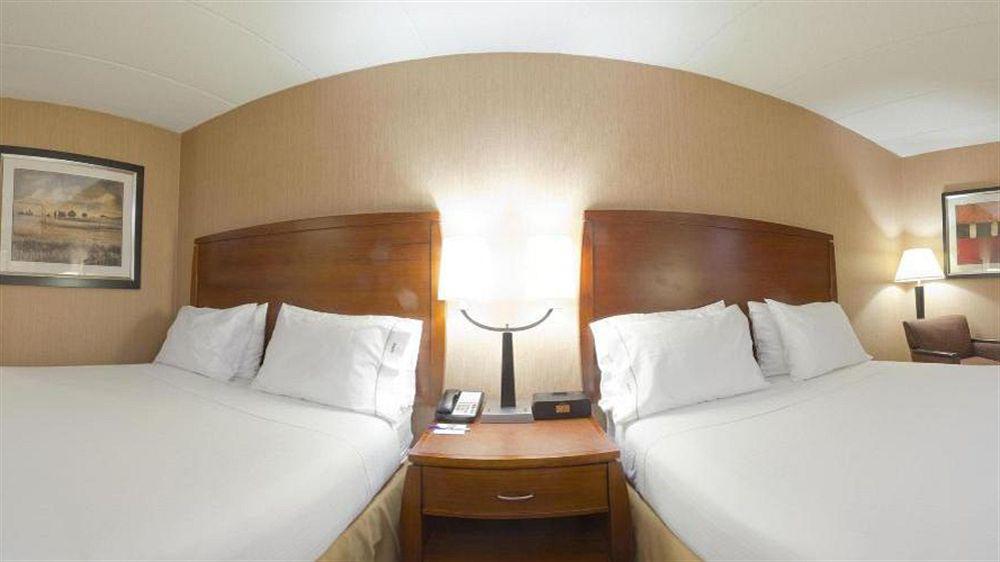 Holiday Inn Express Fairfax-Arlington Boulevard By Ihg Exterior foto