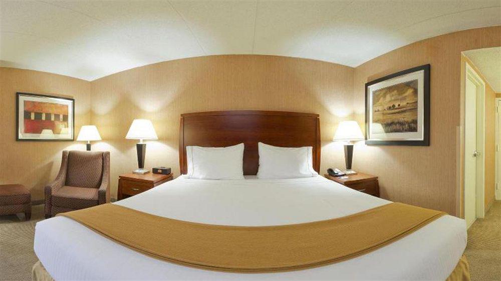 Holiday Inn Express Fairfax-Arlington Boulevard By Ihg Exterior foto
