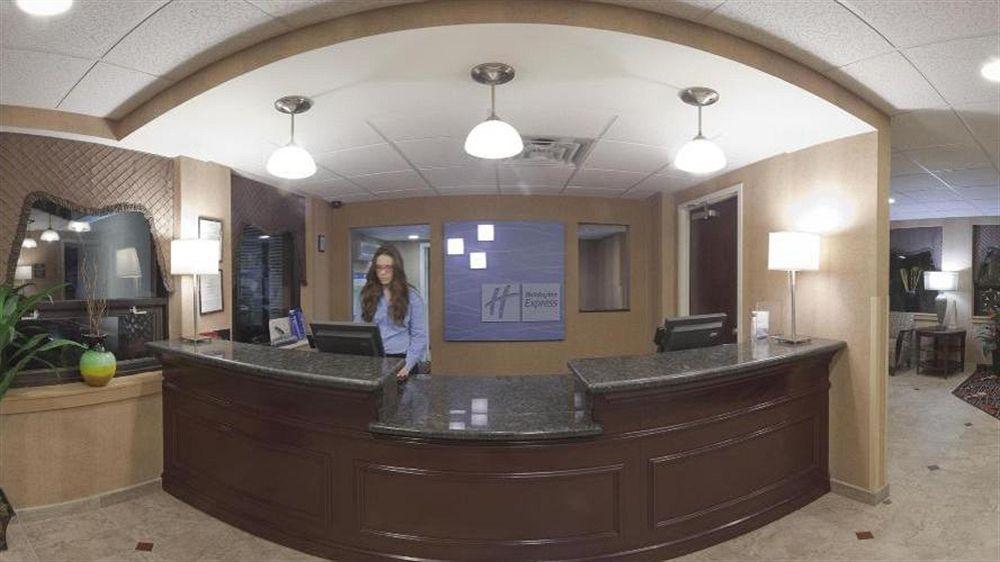 Holiday Inn Express Fairfax-Arlington Boulevard By Ihg Exterior foto