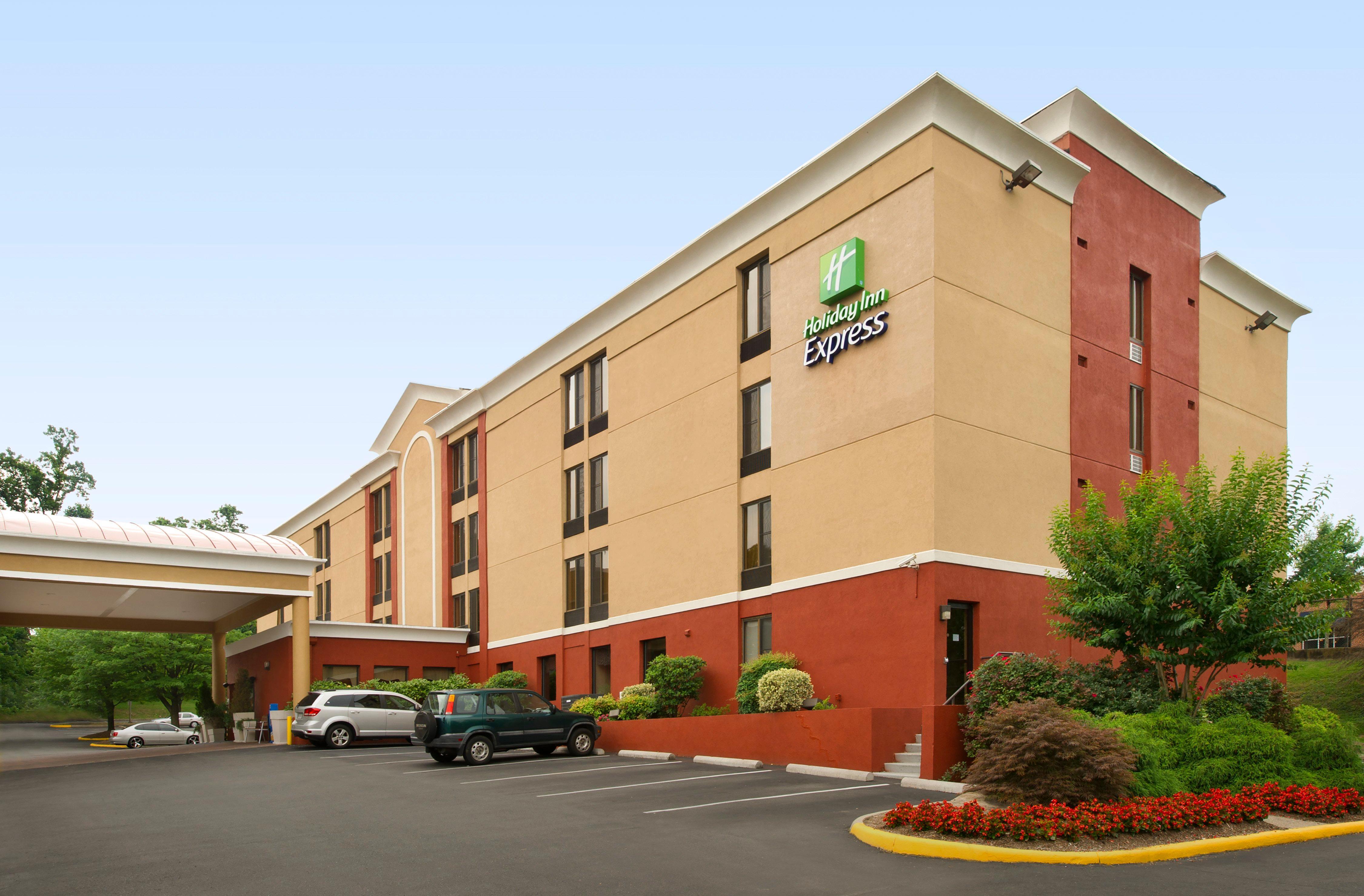 Holiday Inn Express Fairfax-Arlington Boulevard By Ihg Exterior foto