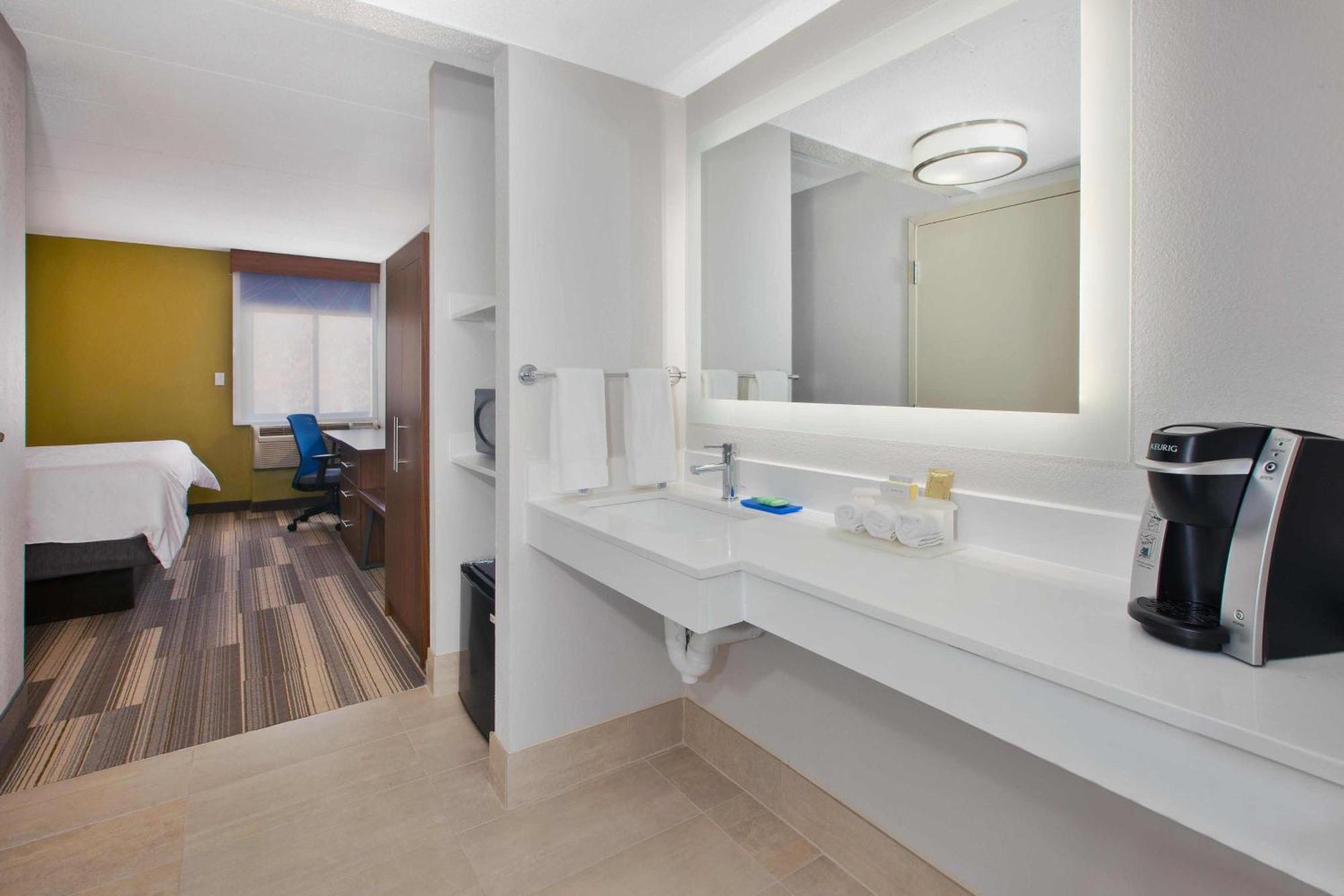 Holiday Inn Express Fairfax-Arlington Boulevard By Ihg Exterior foto